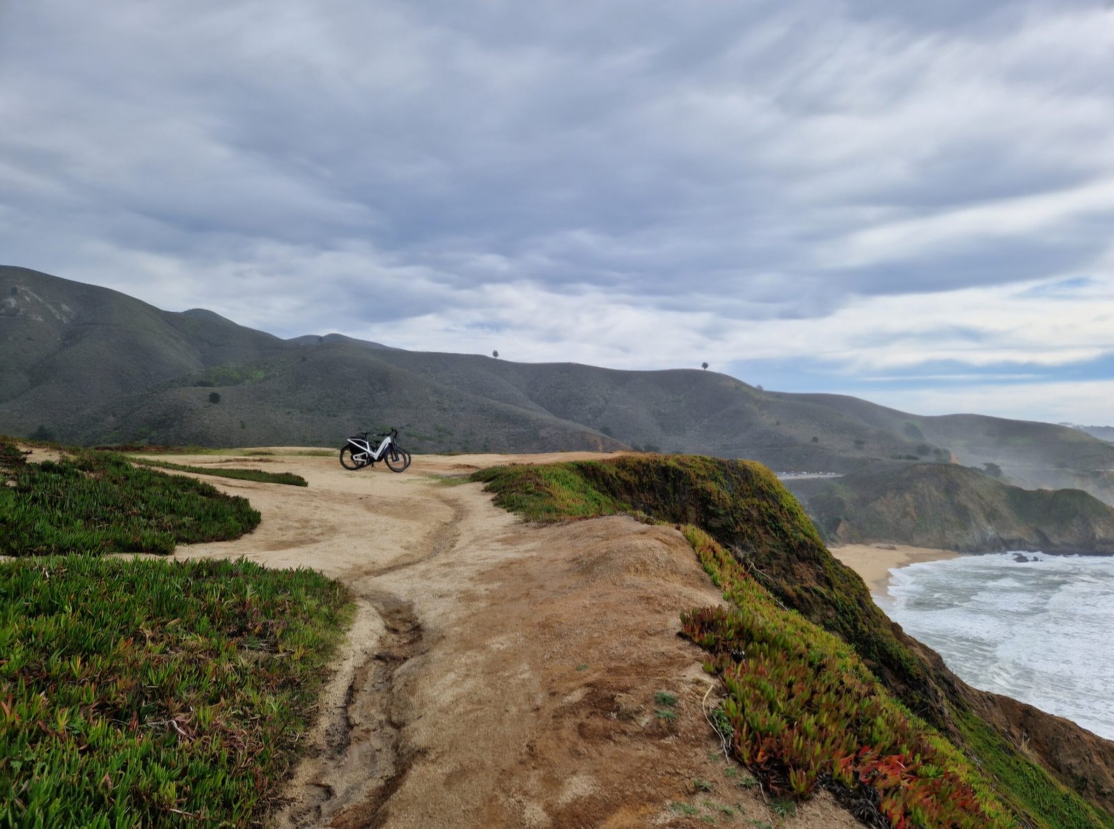 Coastal cliff path representing openness and cultural communication in small talk in the US