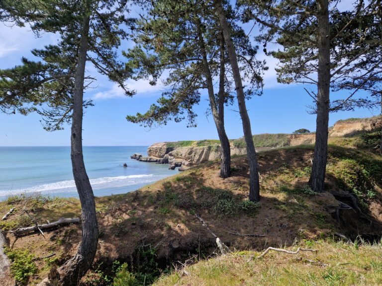 Coastal landscape representing reflection and confidence when speaking English